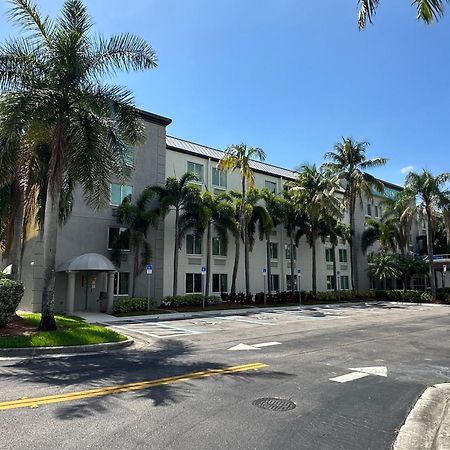 La Quinta Inn & Suites By Wyndham Sawgrass Sunrise Eksteriør billede