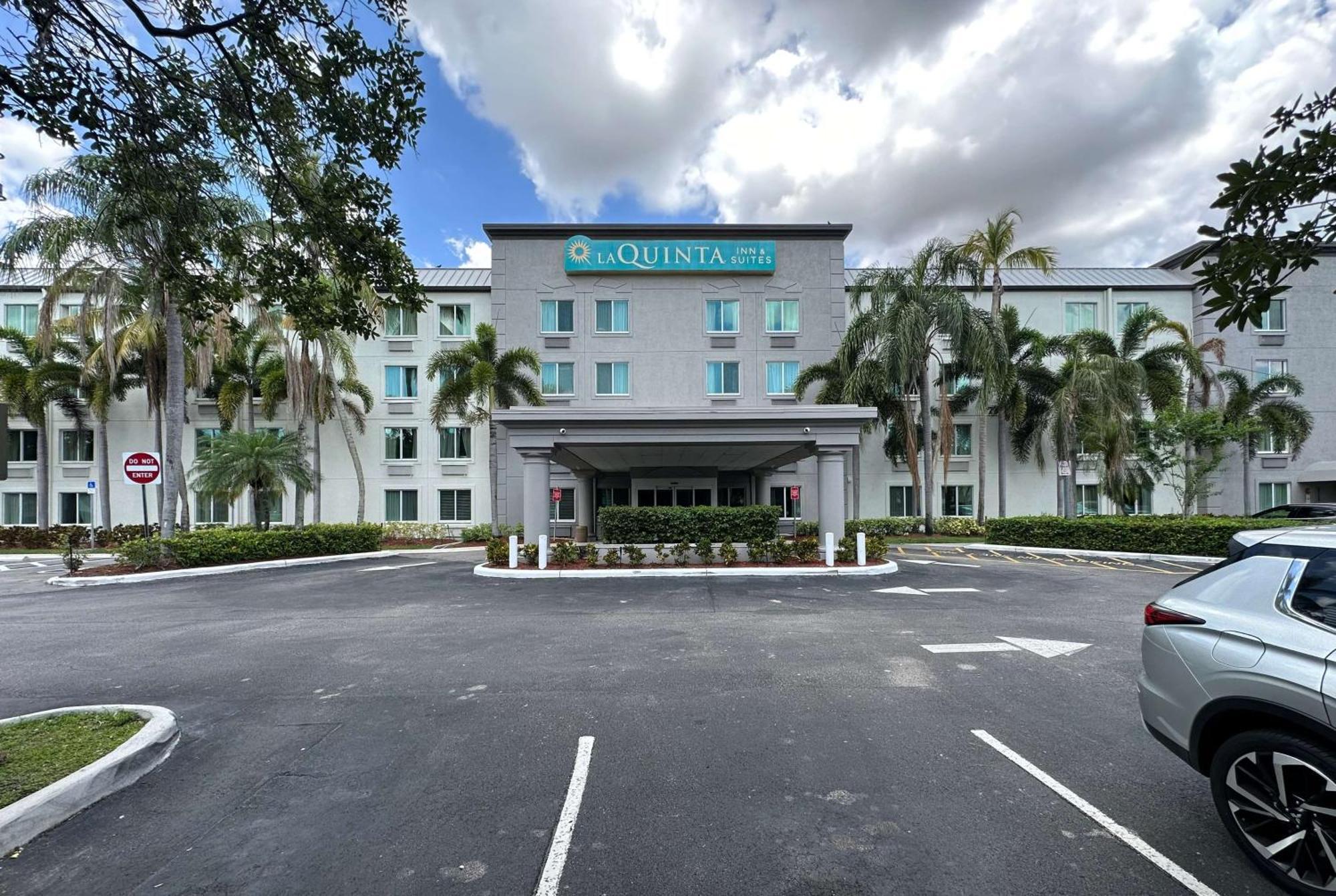 La Quinta Inn & Suites By Wyndham Sawgrass Sunrise Eksteriør billede