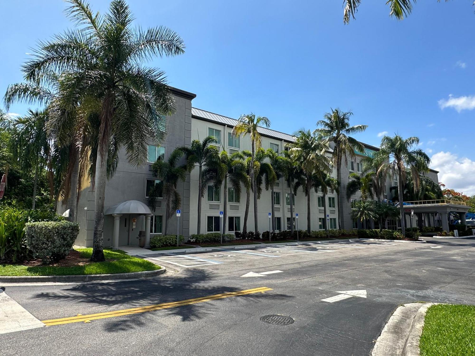 La Quinta Inn & Suites By Wyndham Sawgrass Sunrise Eksteriør billede
